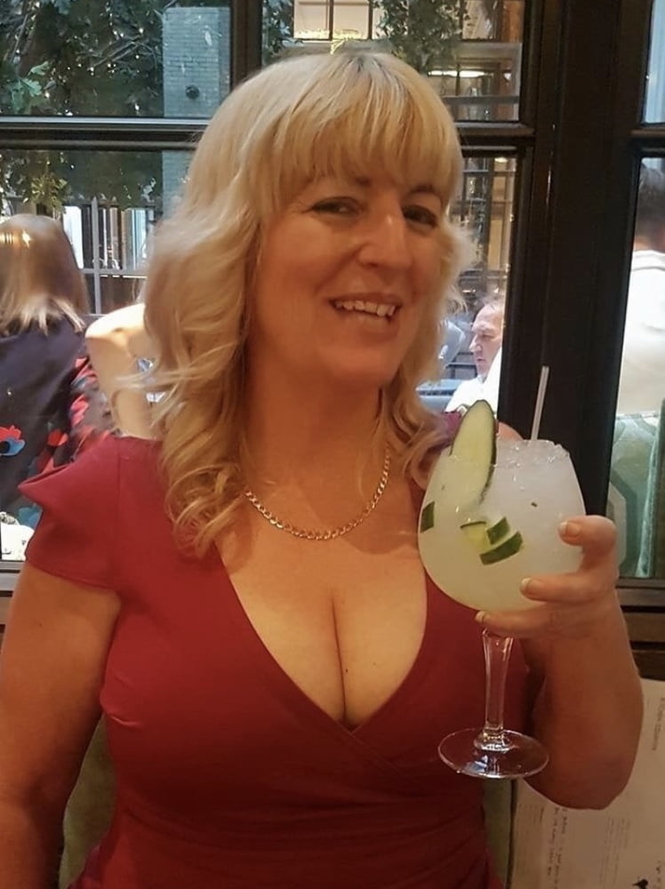 El banco de pajas de la colección milf
 #105522751