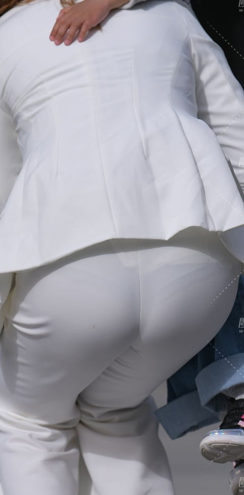 もっと素敵なタイトパンツ
 #99426900