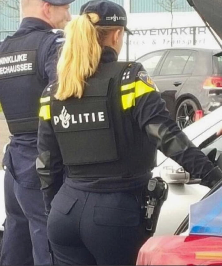 もっと素敵なタイトパンツ
 #99426983