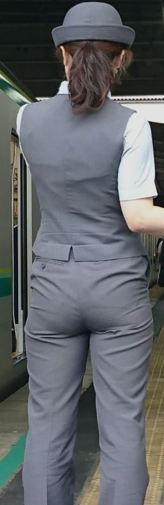 もっと素敵なタイトパンツ
 #99426985