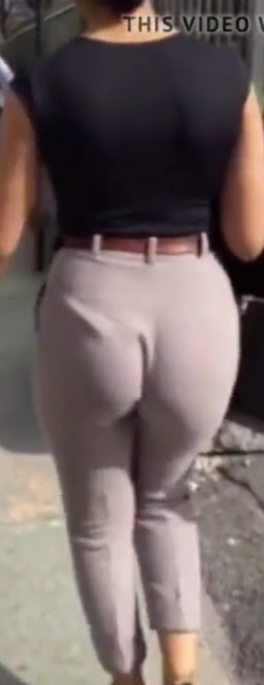 もっと素敵なタイトパンツ
 #99427133