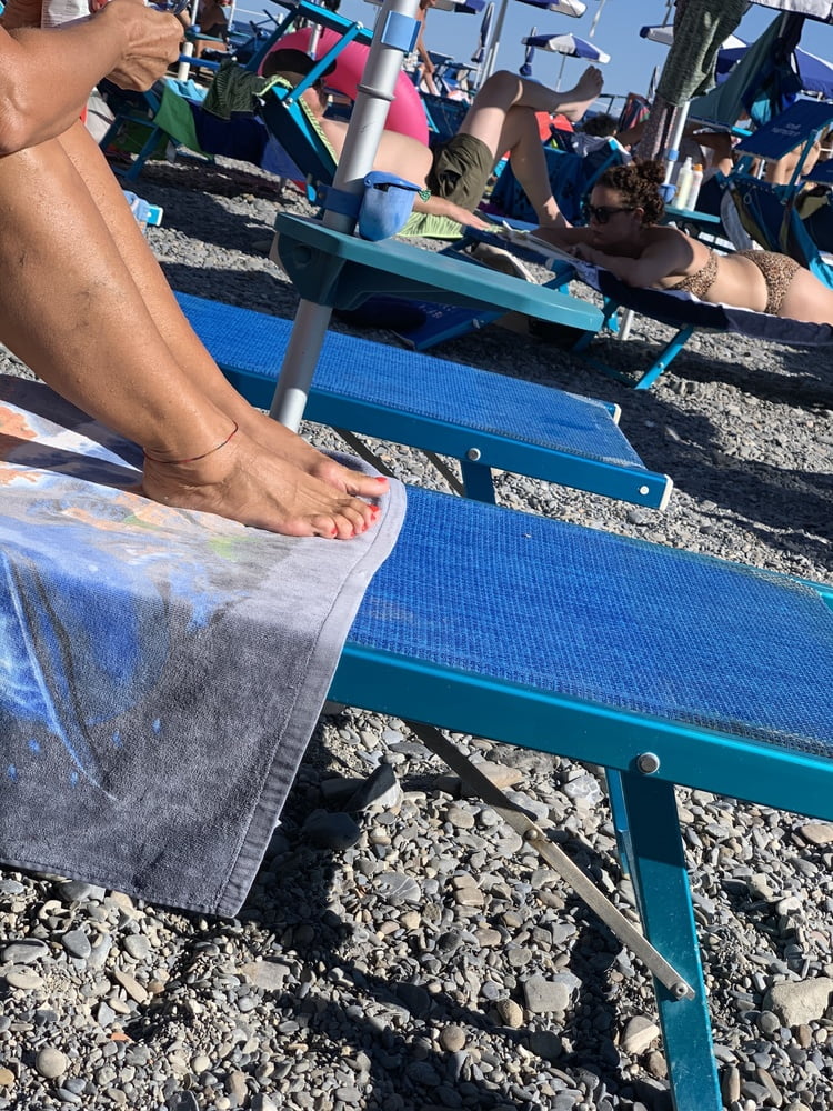 Piedi caldi della spiaggia
 #87454594