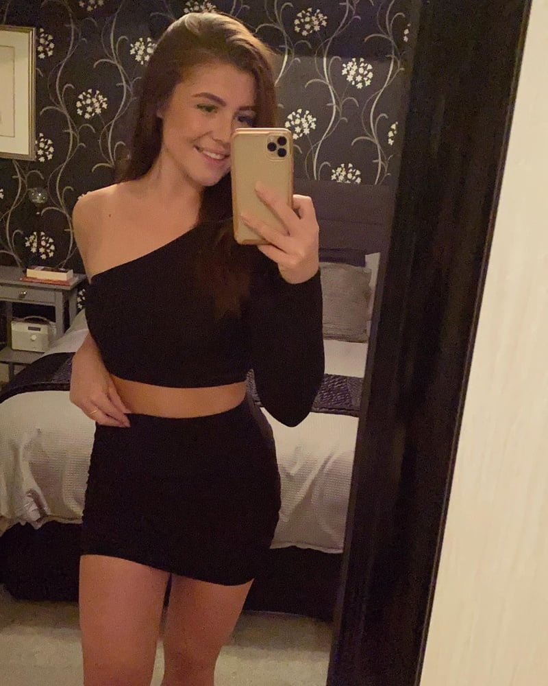 Todays Wank Target...Gorgeous Bangin Brunette Babe #100110647