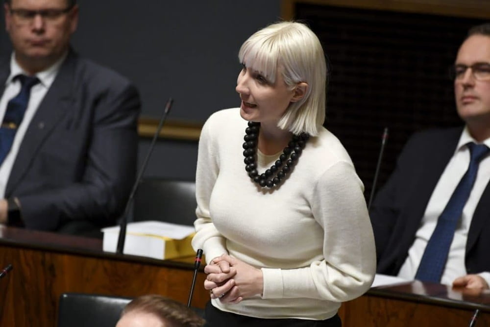 Laura huhtasaari, politicienne finlandaise sexy
 #96765591