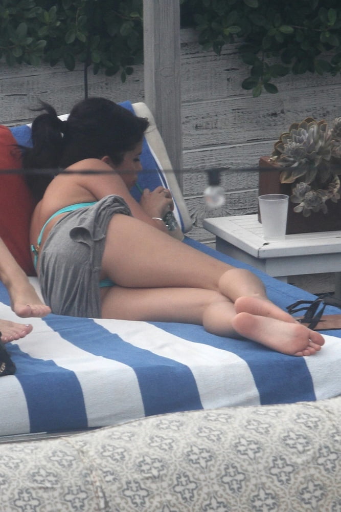 selena gomez feet #106057694