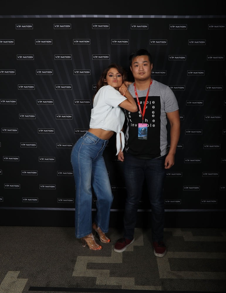 Selena gomez füße
 #106058204