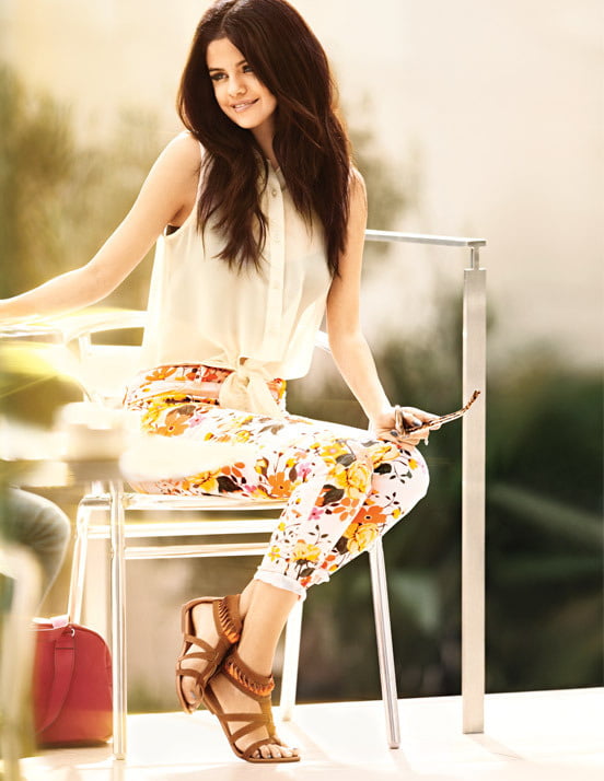 Selena gomez pies
 #106058591