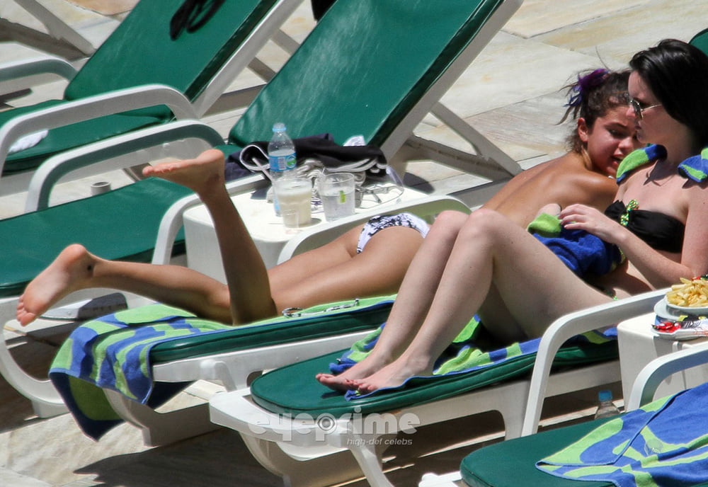 selena gomez feet #106058645