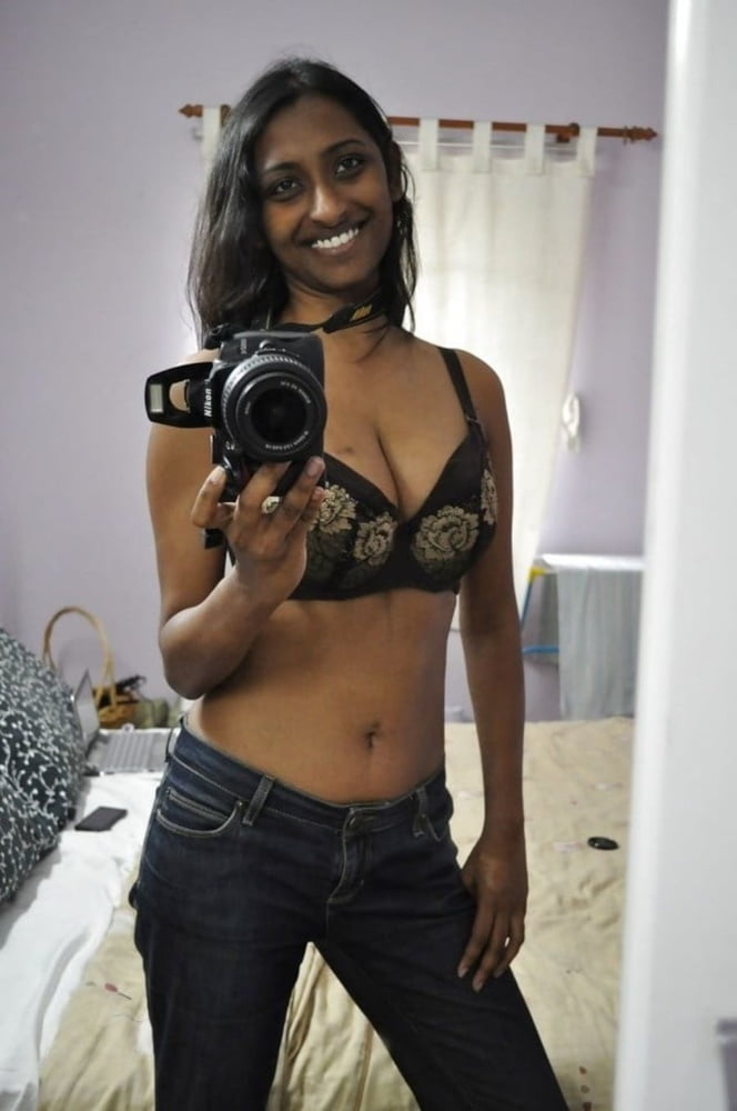 Raccolta di nudo di giovane ragazza indiana con grandi tette
 #80693821