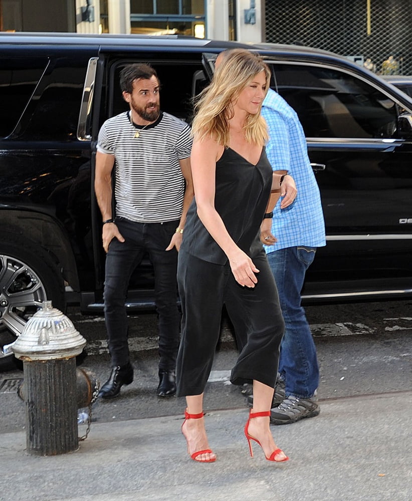 Jennifer Aniston feet #93002557