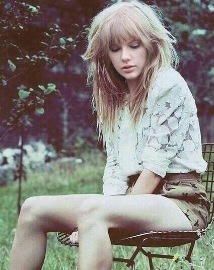 Taylor Swift Legs 3 #104803597