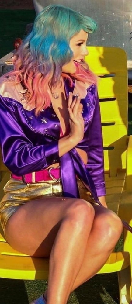Taylor Swift Legs 3 #104803697