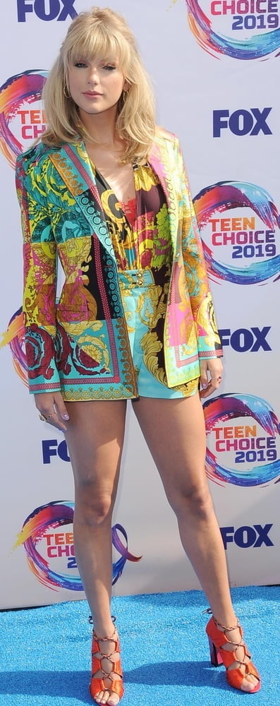 Taylor Swift Legs 3 #104803914