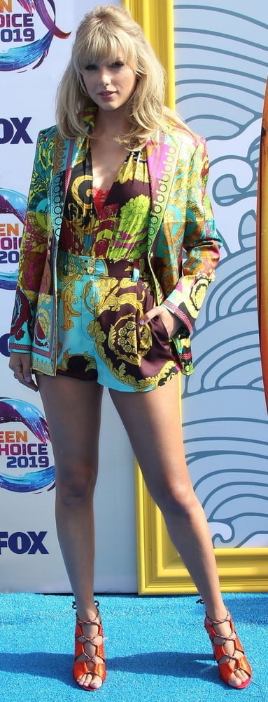 Taylor Swift Legs 3 #104803923