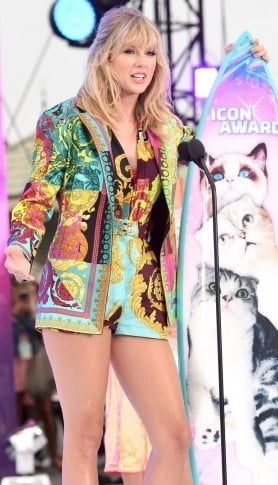 Taylor Swift Legs 3 #104803966