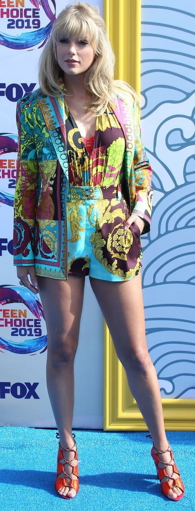 Taylor Swift Legs 3 #104803979