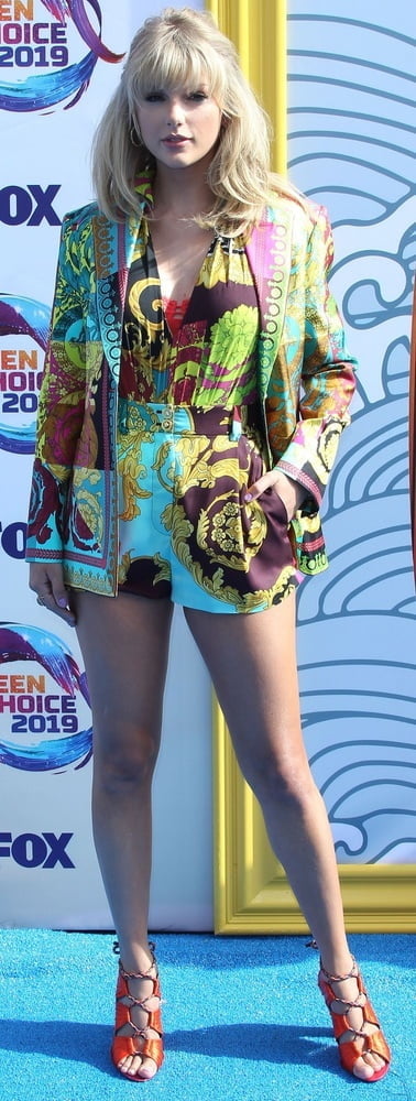 Taylor Swift Legs 3 #104804010
