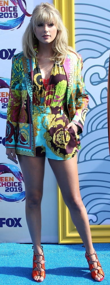 Taylor Swift Legs 3 #104804015