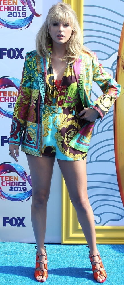 Taylor Swift Legs 3 #104804041