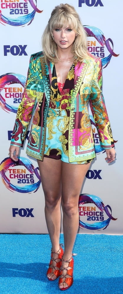 Taylor Swift Legs 3 #104804059