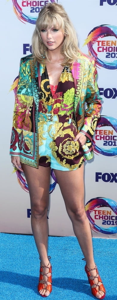 Taylor Swift Legs 3 #104804067