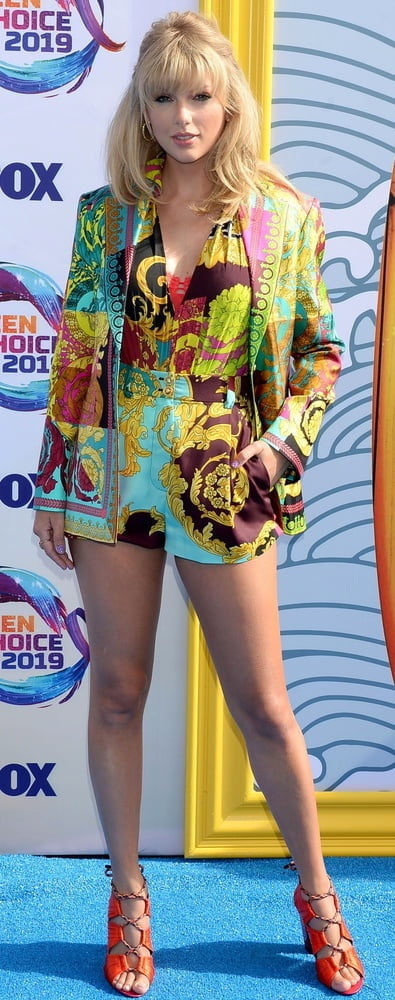 Taylor Swift Legs 3 #104804105