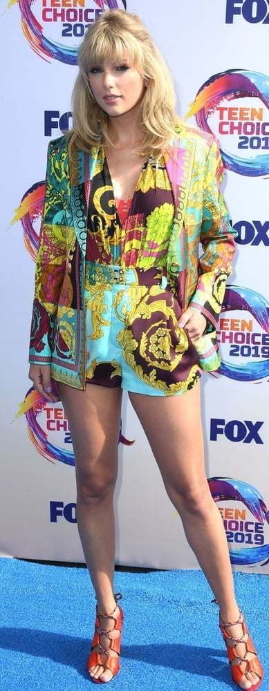 Taylor Swift Legs 3 #104804159