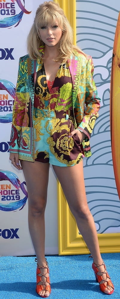 Taylor Swift Legs 3 #104804189