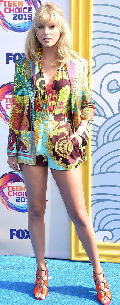 Taylor Swift Legs 3 #104804228