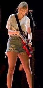 Taylor swift beine 3
 #104804537