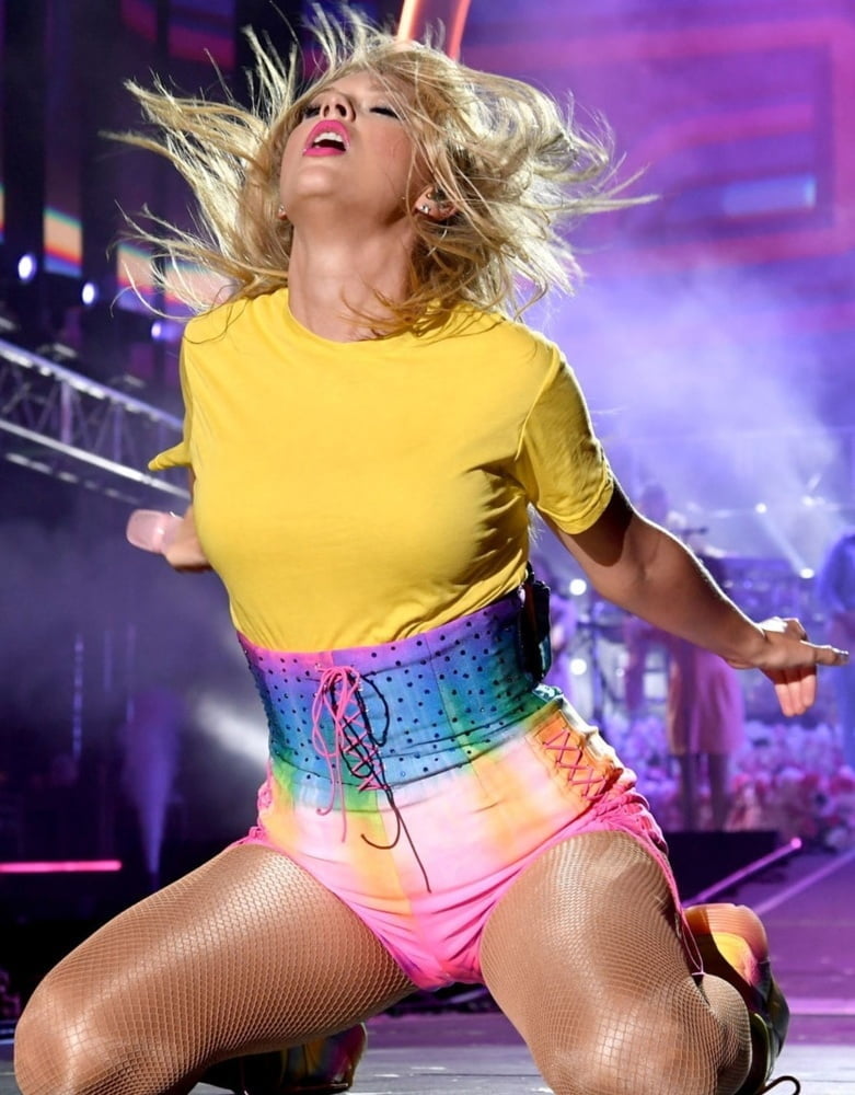 Taylor Swift Legs 3 #104804783
