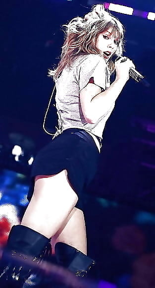 Taylor Swift Legs 3 #104804900