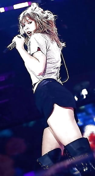 Taylor Swift Legs 3 #104804901