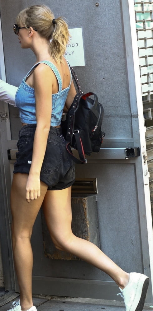 Taylor Swift Legs 3 #104804934