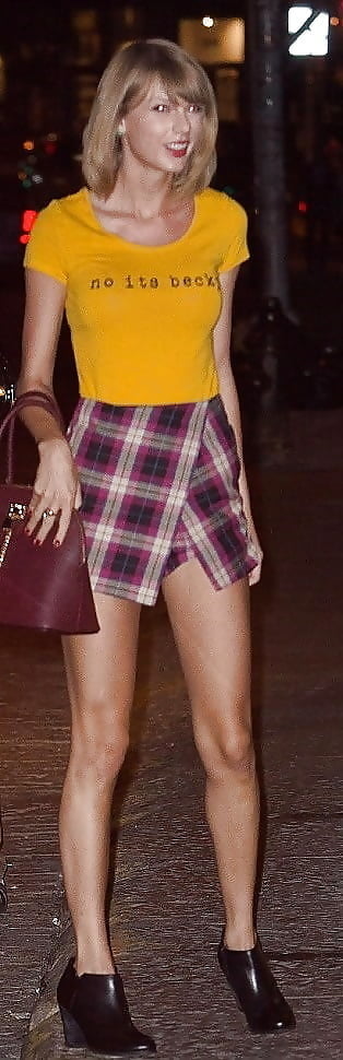 Taylor Swift Legs 3 #104805259