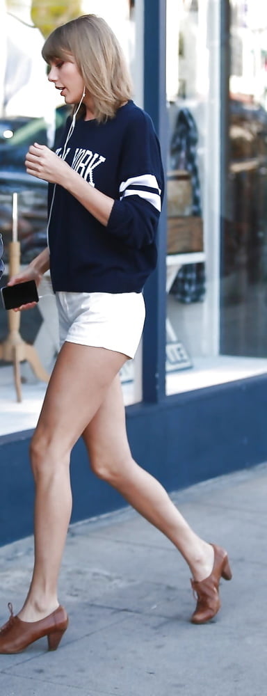Taylor Swift Legs 3 #104805315
