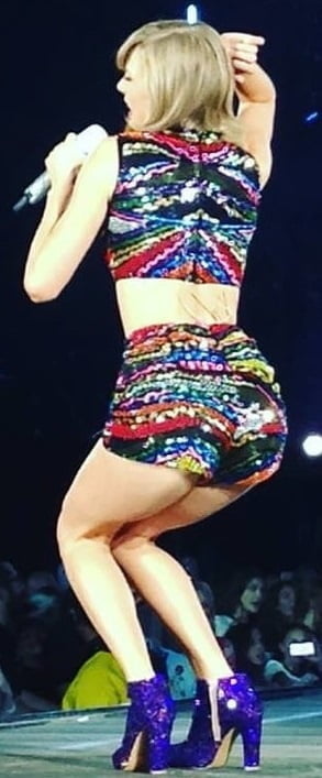 Taylor Swift Legs 3 #104805427