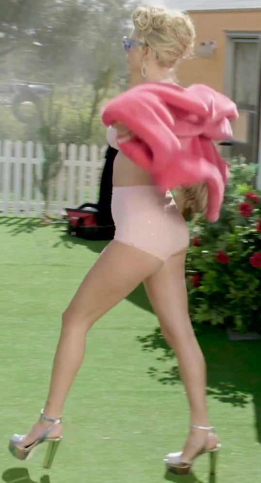 Taylor Swift Legs 3 #104805492