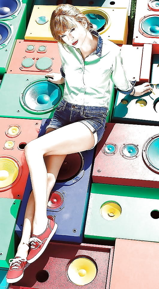 Taylor Swift Legs 3 #104805554