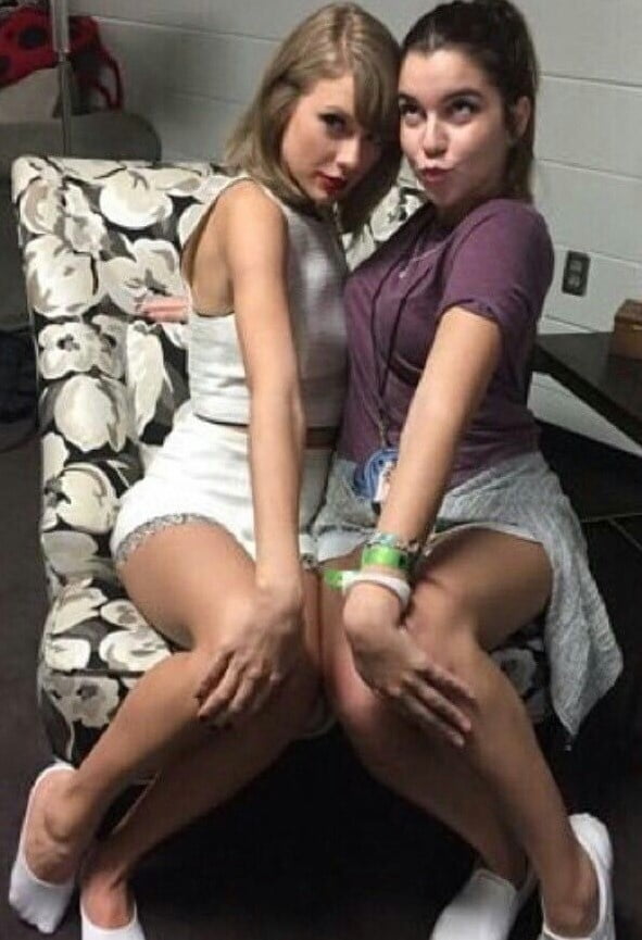 Taylor Swift Legs 3 #104805589