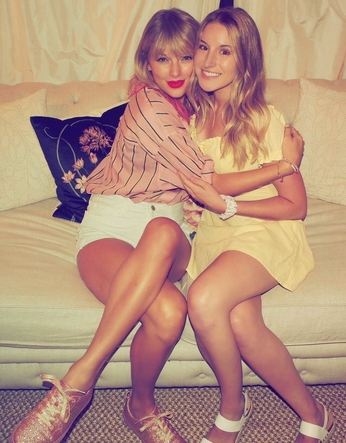 Taylor Swift Legs 3 #104805590