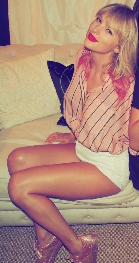 Taylor Swift Legs 3 #104805591