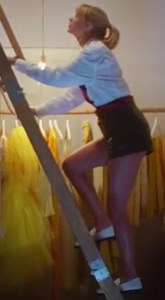 Taylor Swift Legs 3 #104805606