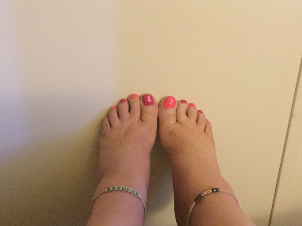 Dedos de los pies lindos para el verano
 #103783365