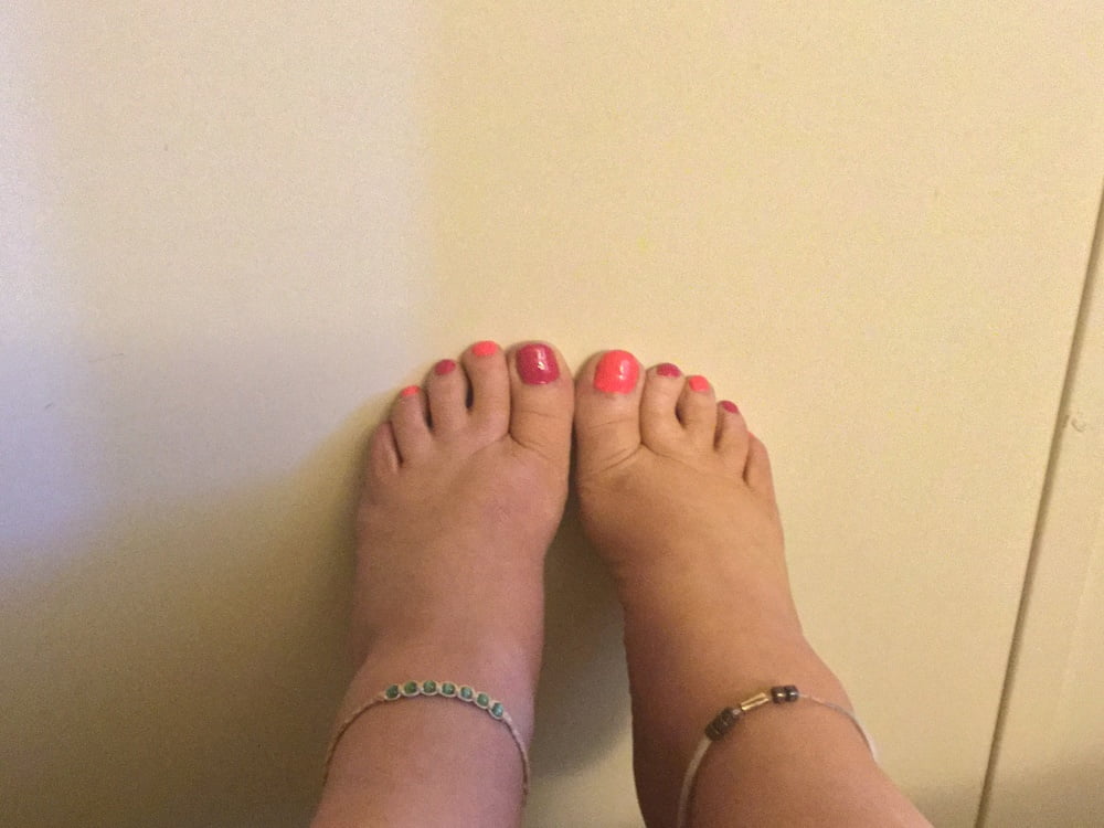 Dedos de los pies lindos para el verano
 #103783371