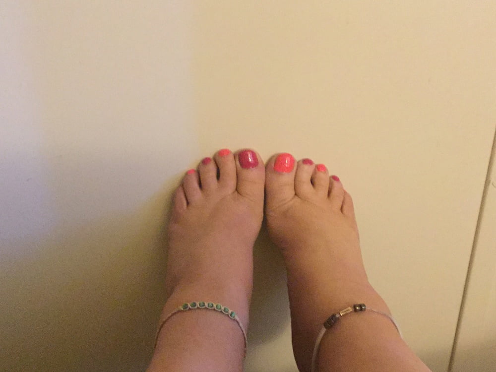 Dedos de los pies lindos para el verano
 #103783375