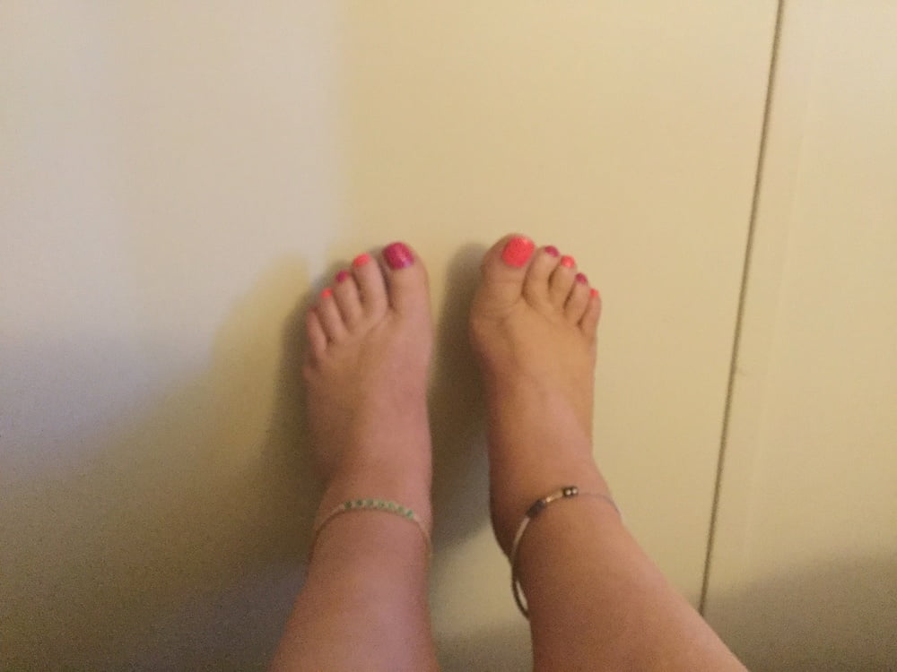 Dedos de los pies lindos para el verano
 #103783377