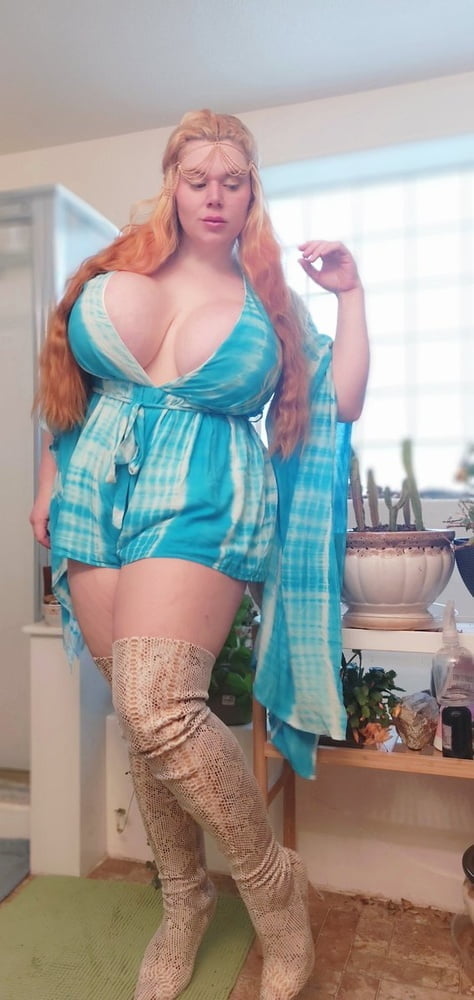 Sexy tette massicce cosplay ragazza penny underbust
 #105696818