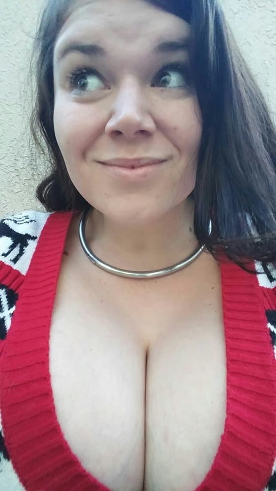 Sexy massive Titten Cosplay Mädchen Penny Unterbrust
 #105696938