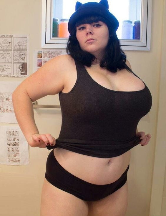 Sexy massive Titten Cosplay Mädchen Penny Unterbrust
 #105696983